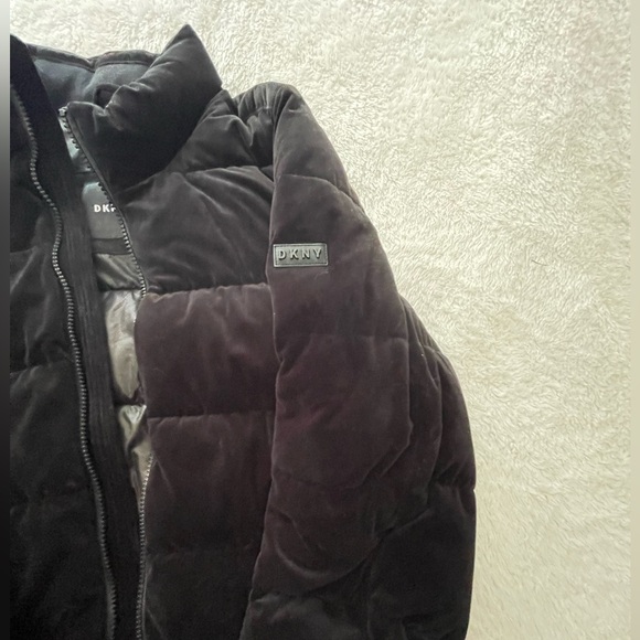Beautiful DKNY size L (unisex) velvet jacket brand new never worn - Picture 4 of 6